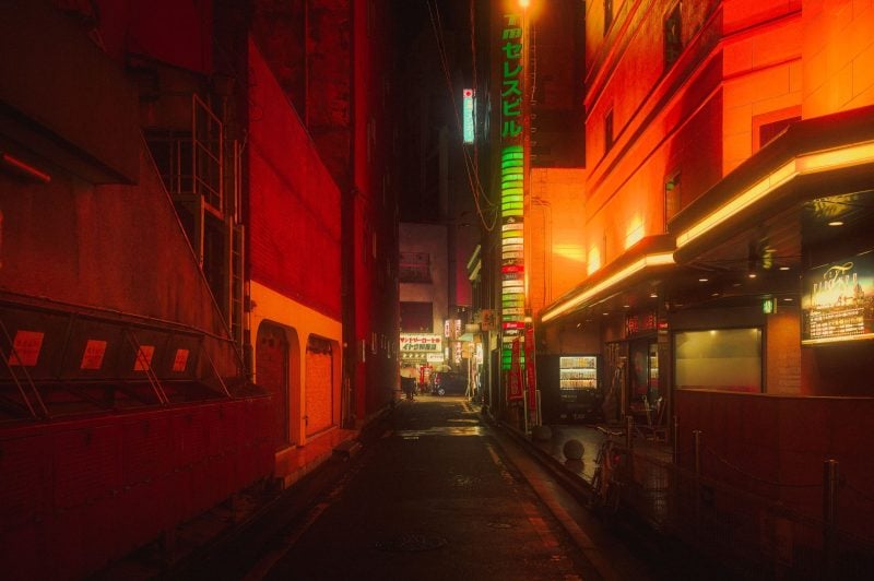 Street photo at night in Japan.