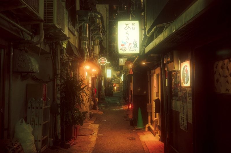 Street photo at night in Japan.