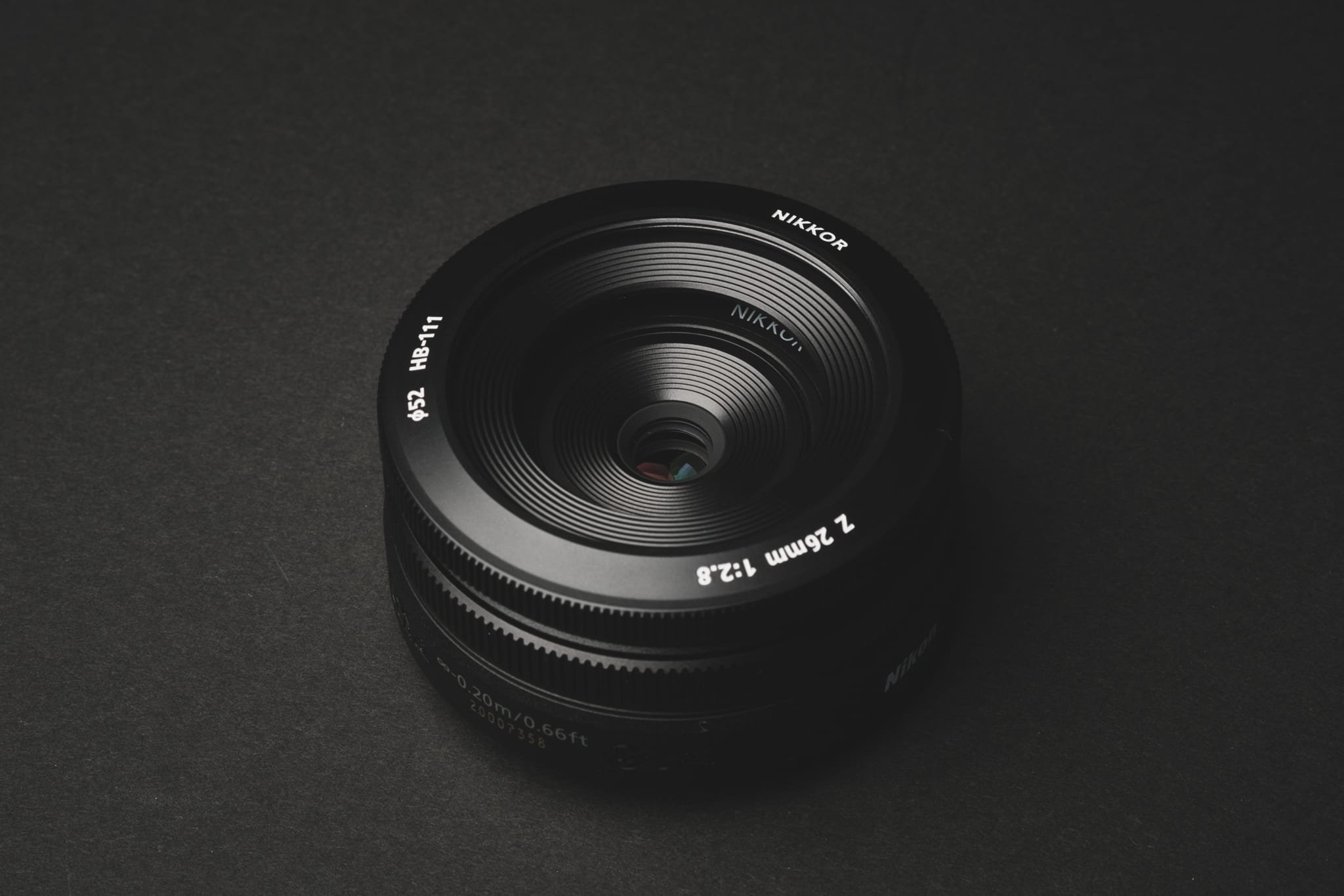Lente NIKKOR Z 26 mm f/2.8  lente ultra compacto con gran angular