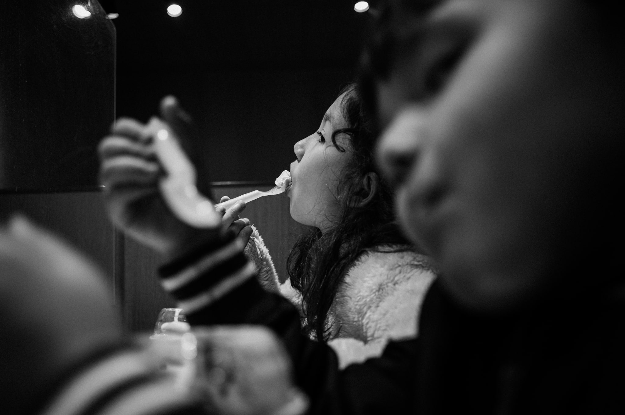 Zeiss 28mm f2.8 For Leica M Sample Photo of kids eating McFlurries