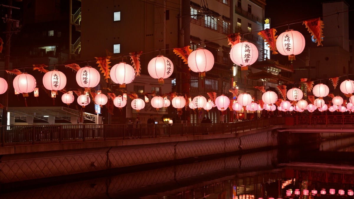 Moment Cinebloom Filter Sample At Night - Nagasaki Lanterns